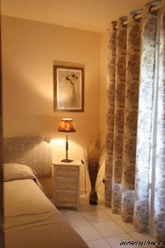 Hotel Les Mazets Des Roches Tarascon 3*,