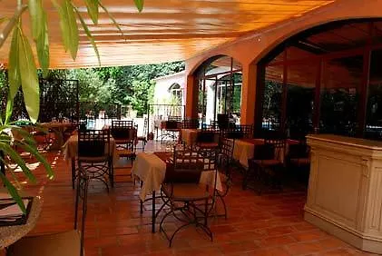 Hotel Les Mazets Des Roches Tarascon