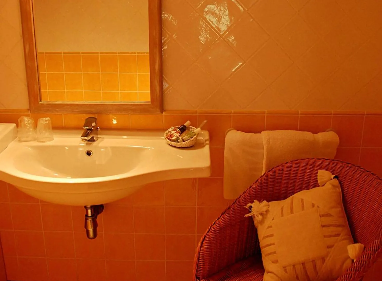 Hotel Les Mazets Des Roches Tarascon