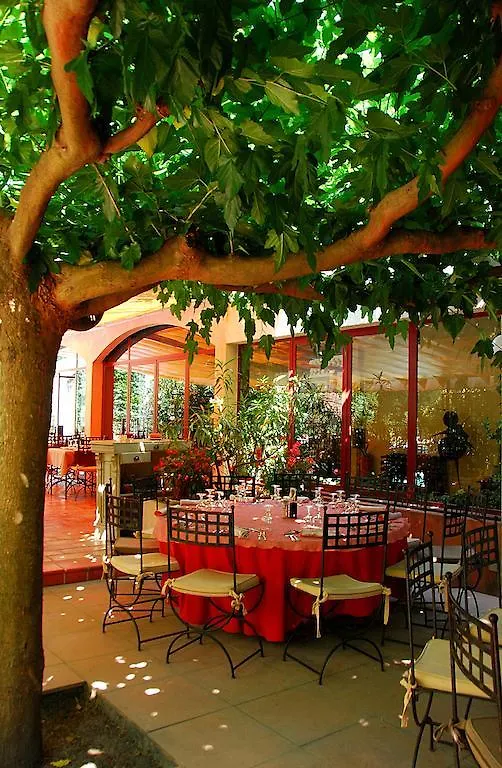 ***  Hotel Les Mazets Des Roches Tarascon France
