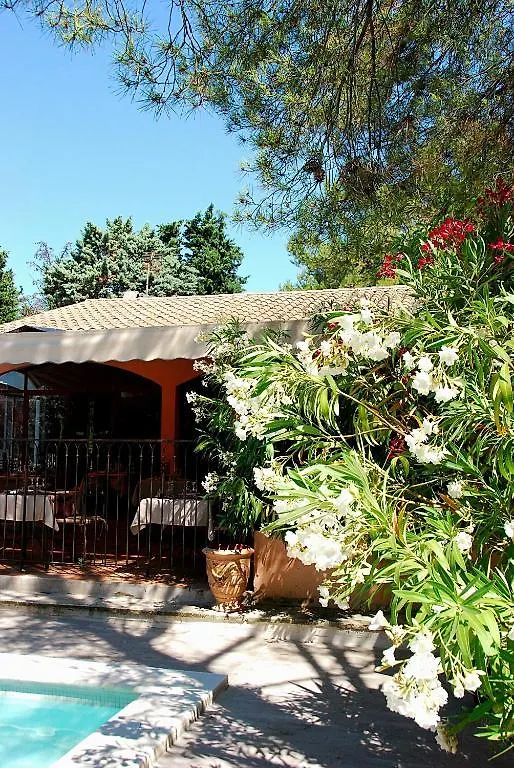 Hotel Les Mazets Des Roches Tarascon