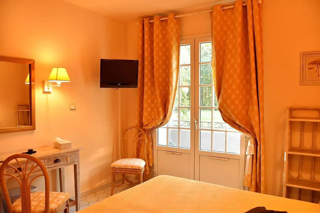 ***  Hotel Les Mazets Des Roches Tarascon France
