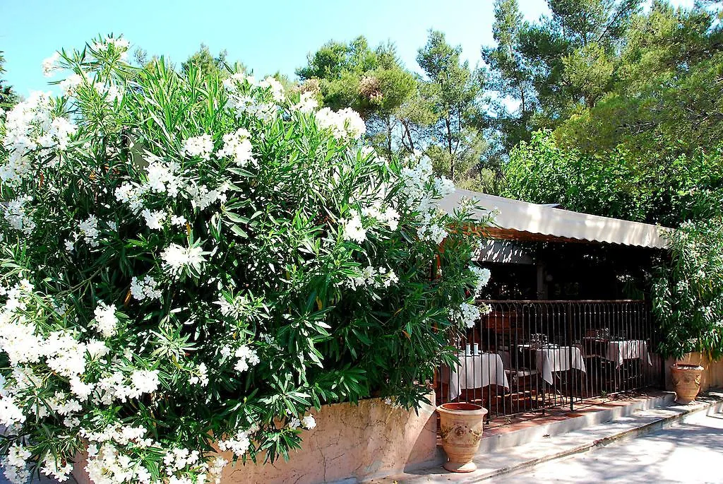 Hotel Les Mazets Des Roches Tarascon France
